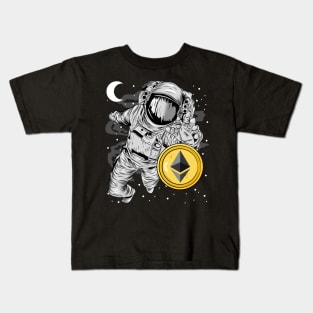 Astronaut Reaching Ethereum Crypto ETH Coin To The Moon Crypto Token Cryptocurrency Wallet Birthday Gift For Men Women Kids Kids T-Shirt
